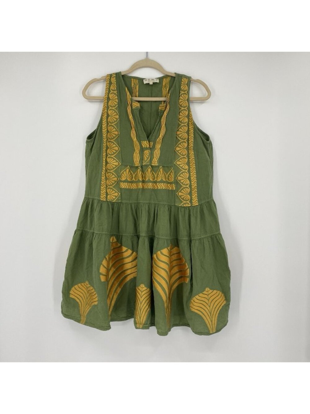 Nema Resort Size M Dress Green Gold Embroidered Sleeveless Tiered Fall Summer